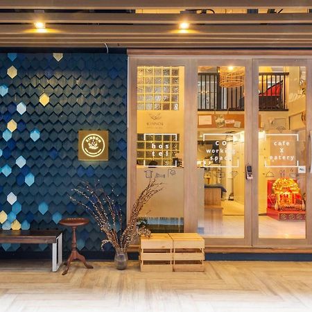 Kinnon Deluxe Hostel Coworking Cafe Bangkok Exterior foto
