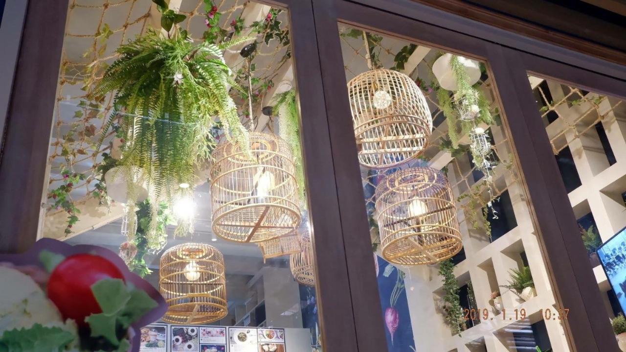 Kinnon Deluxe Hostel Coworking Cafe Bangkok Exterior foto