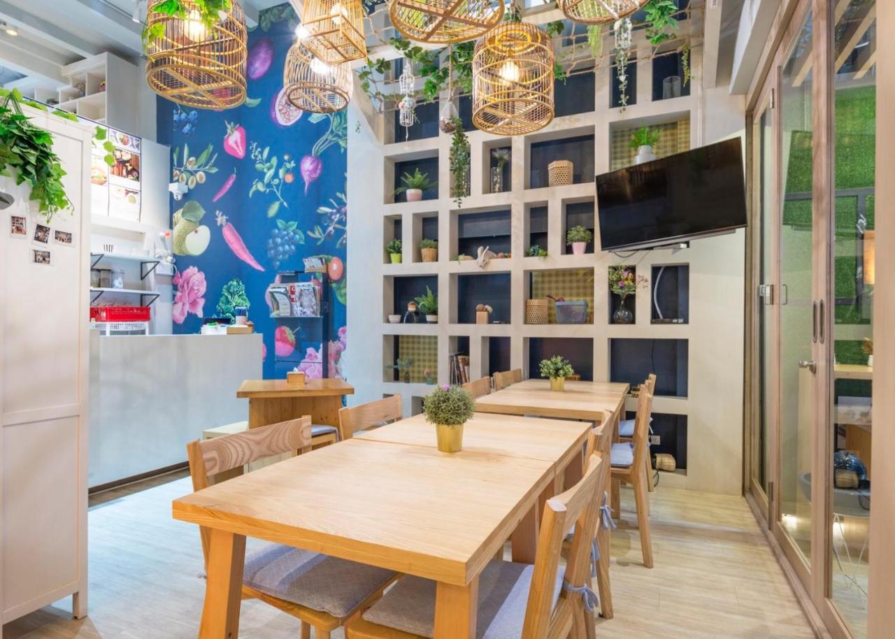 Kinnon Deluxe Hostel Coworking Cafe Bangkok Exterior foto
